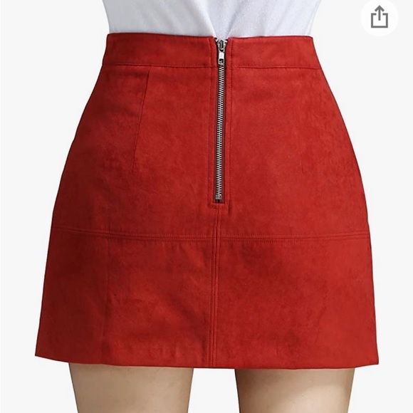 Cute red mini skirt with zipper in back - Picture 4 of 6